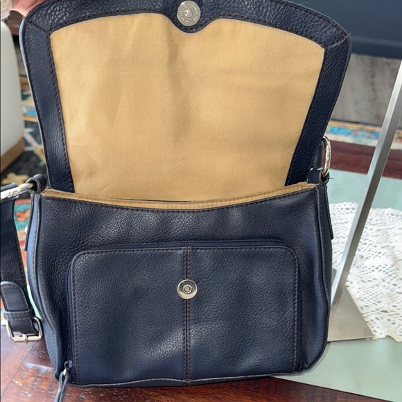 Liz Claiborne Black faux Leather Shoulder Bag - Picture 7 of 9